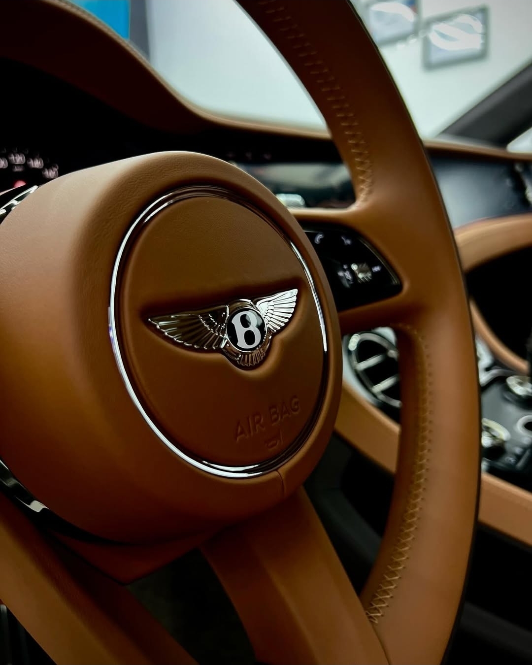 Bentley steering wheel detailing